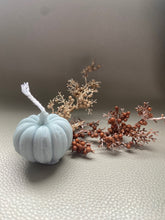 Lade das Bild in den Galerie-Viewer, Rapswachs Kürbis Kerze