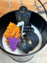 Lade das Bild in den Galerie-Viewer, Death Bucket
