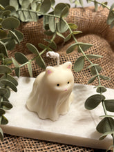 Lade das Bild in den Galerie-Viewer, Cat Ghost
