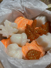 Lade das Bild in den Galerie-Viewer, Glitter Pumpkin Fall Wax melts
