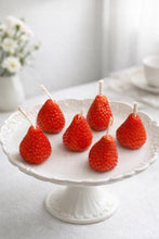 Lade das Bild in den Galerie-Viewer, Strawberry Cake Candles
