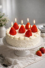 Lade das Bild in den Galerie-Viewer, Strawberry Cake Candles
