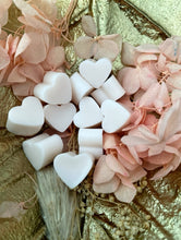 Lade das Bild in den Galerie-Viewer, Hearts Wax Melts
