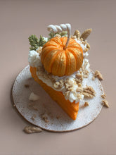 Lade das Bild in den Galerie-Viewer, Thanksgiving Pumpkin Cake
