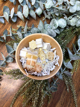 Lade das Bild in den Galerie-Viewer, Holy night wax melts
